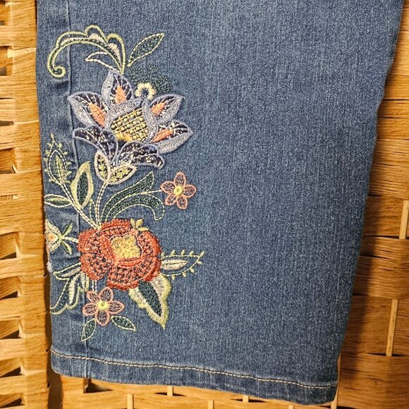 Alfred Dunner Cropped Embroidered Jeans Size 12 - Picture 2 of 5